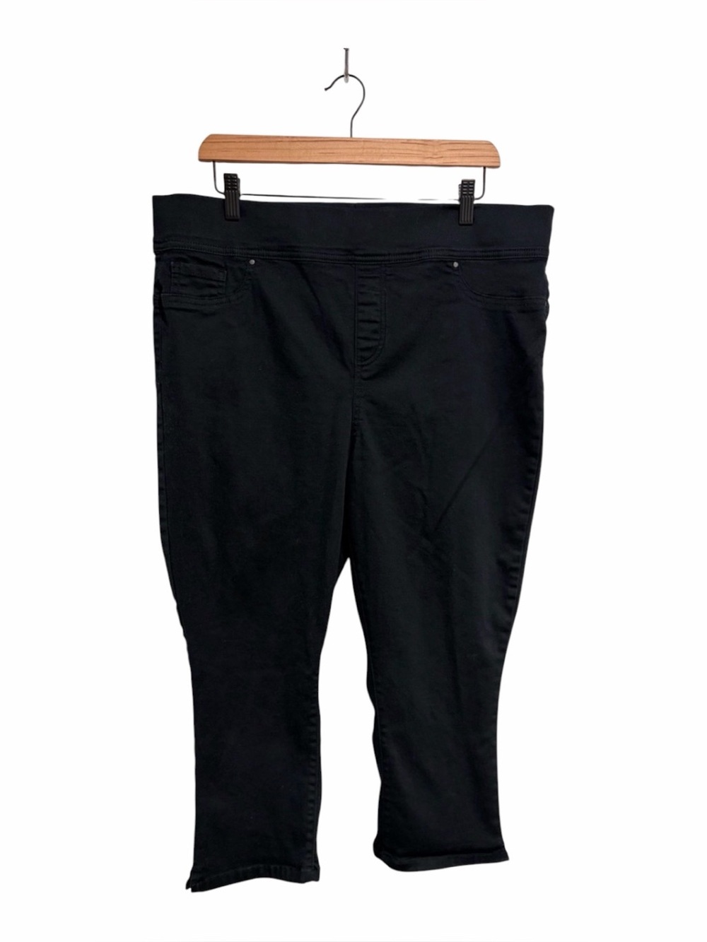 Ricki’s Women’s Black Pull-On Capri Pants Cotton Blend